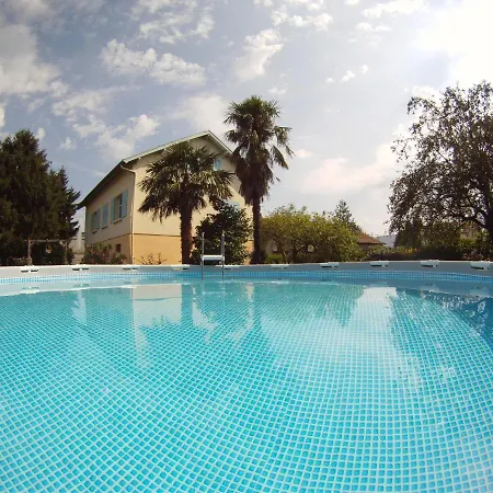 Eva Et Laurent Homestay *
